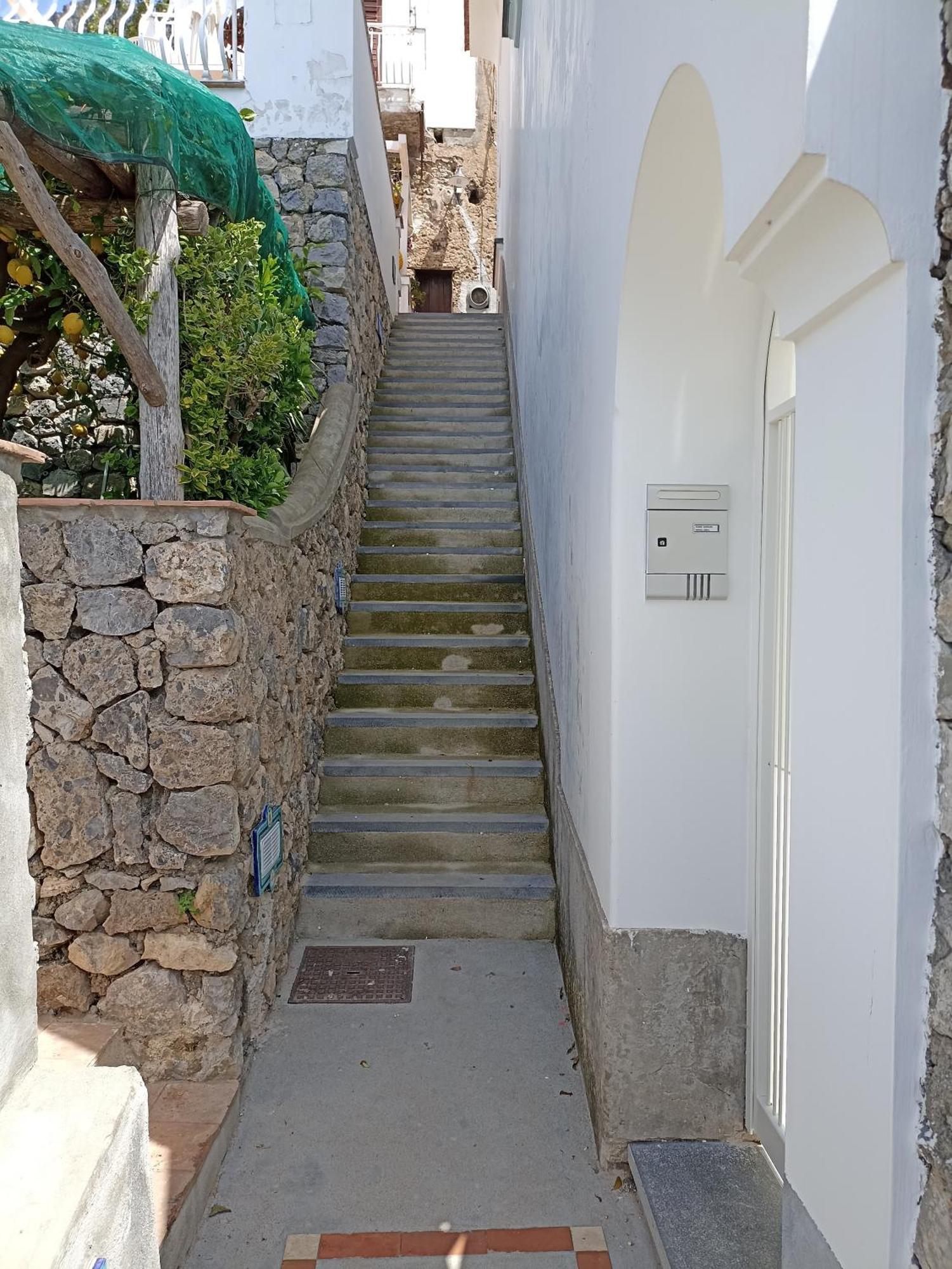 Casa Olga, Un Affaccio Sul Mare !! Apartment Praiano Exterior photo